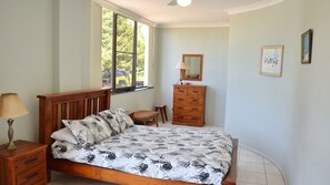 3 bedrooms - Paragon Apartment 6 - walk to the beach (SOUTH WEST ROCKS)