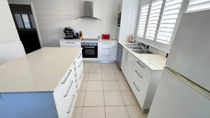 Espresso maker, dishwasher