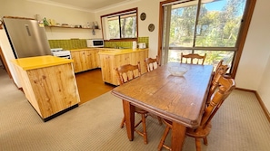 Dining - Dalesview Retreat - close to the water - Bring your own linen (ARAKOON)
