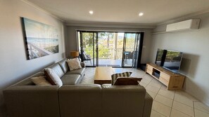 TV, Netflix, streaming services - Jubilee Apartment 11 - Bring your own linen (SOUTH WEST ROCKS)