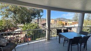 Outdoor dining - Jubilee Apartment 11 - Bring your own linen (SOUTH WEST ROCKS)
