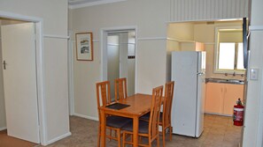 Dining - Clarkes Flat 3 - walk to the beach (SOUTH WEST ROCKS)