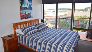 3 bedrooms - Paragon Apartment 7 - walk to the beach (SOUTH WEST ROCKS)