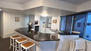 Dishwasher - Ocean Shores Apartment 13 - Linen supplied (SOUTH WEST ROCKS)