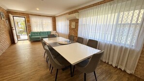 Dining - Beach House - South West Rocks (SOUTH WEST ROCKS)