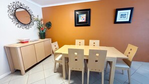 Dining - Jubilee Apartment 14 - Linen supplied (South West Rocks)