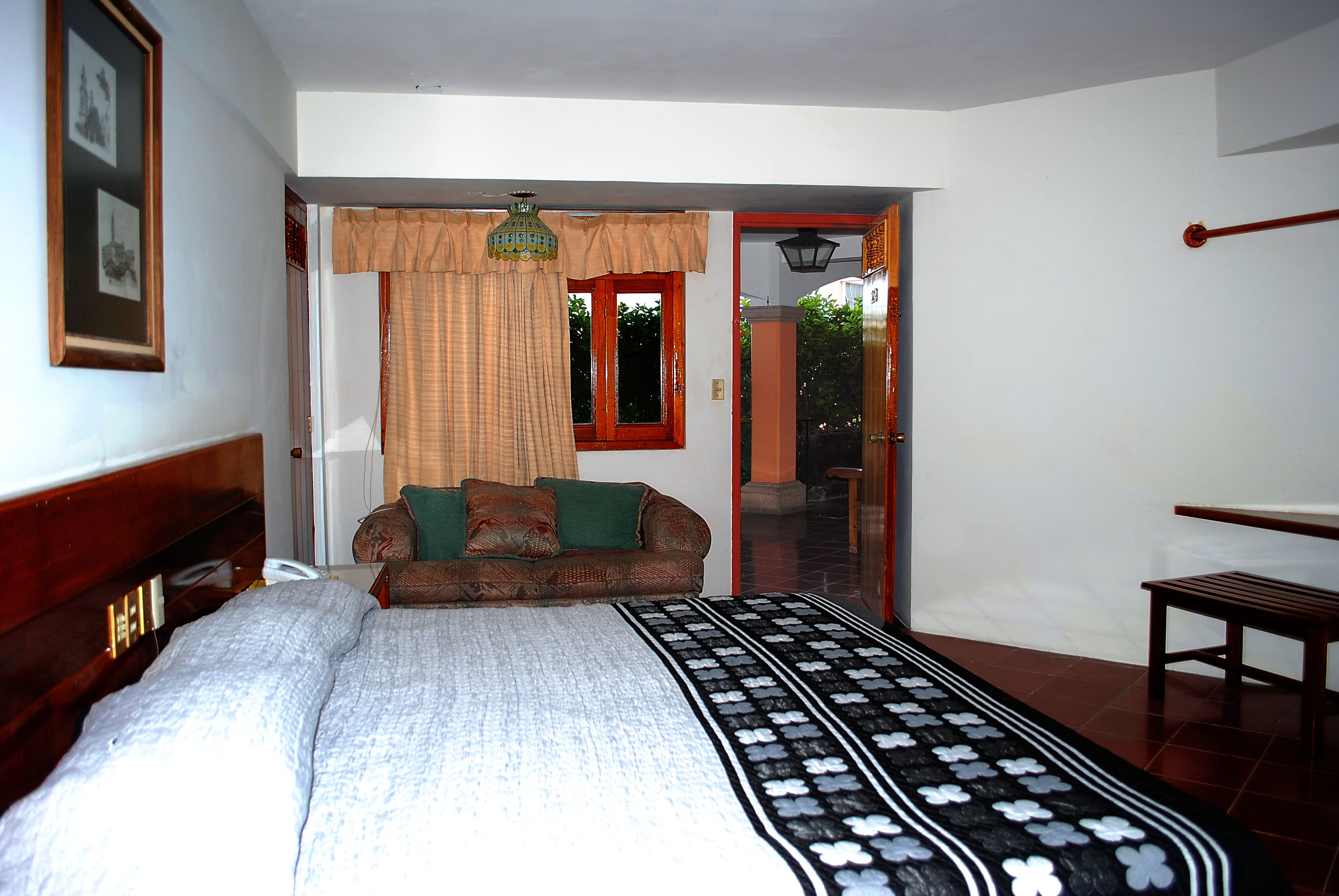 business suite, 1 king bed, non smoking | 1 bedroom, blackout curtains, free wifi, bed sheets