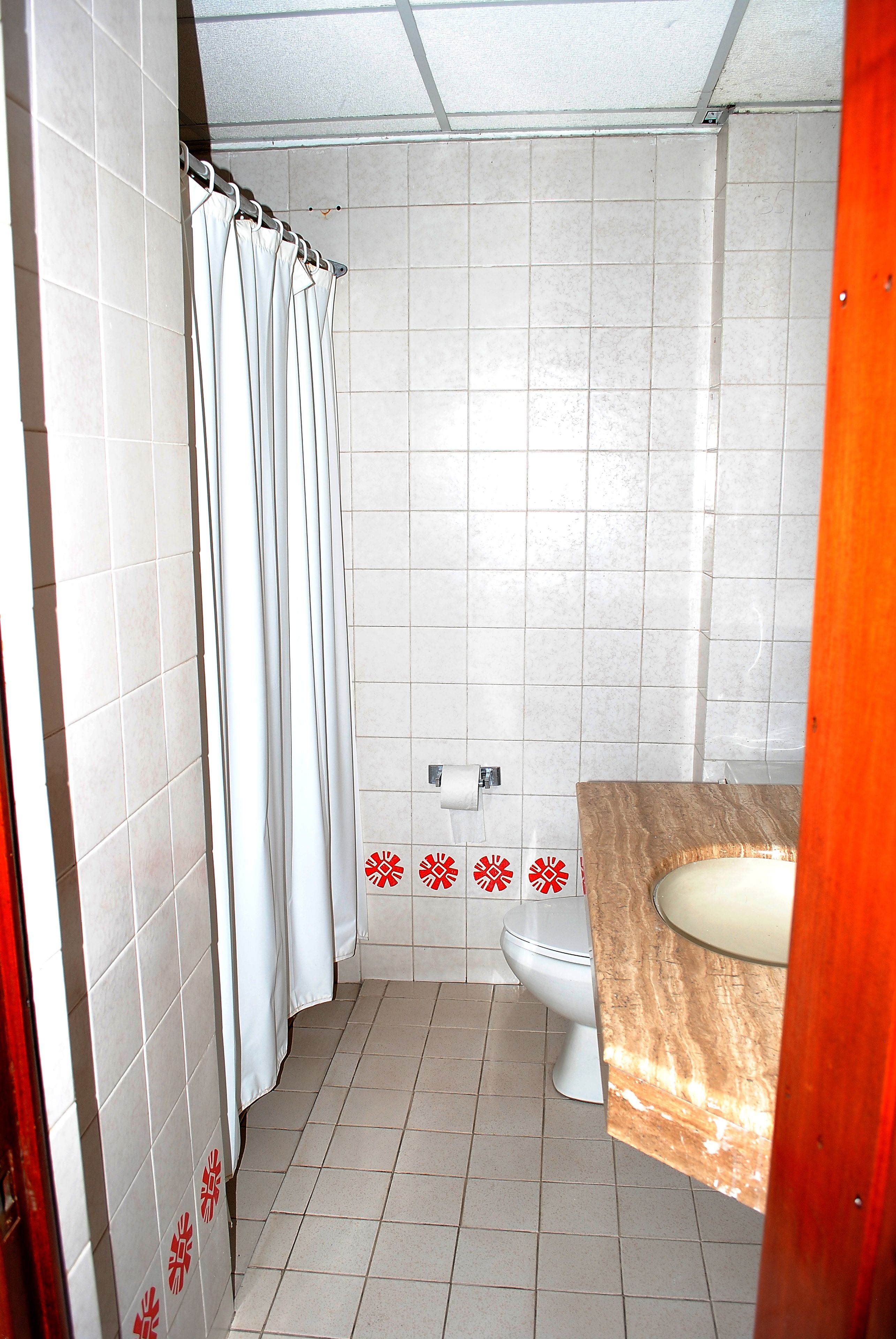 towels, soap, shampoo, toilet paper