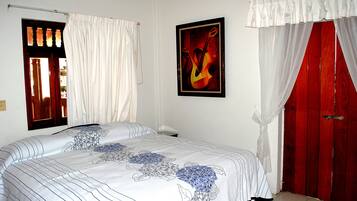Honeymoon Suite, 1 King Bed, Non Smoking | Blackout curtains, free WiFi, bed sheets