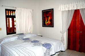 Honeymoon Suite, 1 King Bed, Non Smoking | Blackout drapes, free WiFi, bed sheets - Hotel Posada Del Sol (Apatzingan)