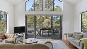 TV, fireplace, DVD player, music library - Morgans @ Lorne - with WiFi (Lorne)