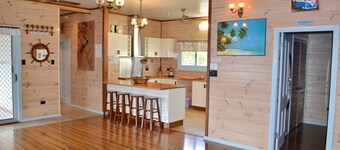 Misty's Beachside Cottage - walk to the beach - Bring your own linen