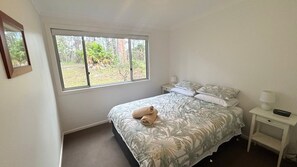 3 bedrooms, Internet, bed sheets - Hugh's Hideaway Arakoon (ARAKOON)