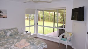 3 bedrooms, internet, bed sheets