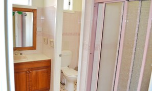 Bathtub - Seamist Cottage - Pet Friendly (SOUTH WEST ROCKS)