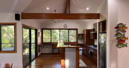 Amaroo - walk to the bay - Bring your own linen