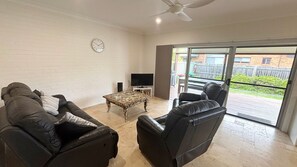 Living area - Three/Fifty Four Straight St Hat Head (Hat Head)