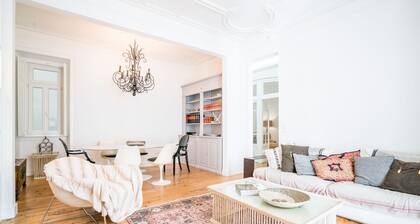 Estrela Neoclassical Apt River View