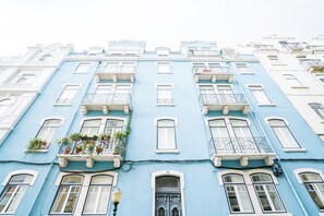 Vista frontal de la propiedad