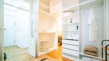 Apartment, 4 Bedrooms, Balcony, River View | 4 bedrooms, iron/ironing board, cribs/infant beds, free WiFi