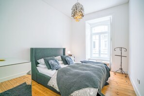 Lägenhet - 4 sovrum - balkong - utsikt mot floden | 4 sovrum, strykjärn/strykbräda, barnsängar och gratis wi-fi