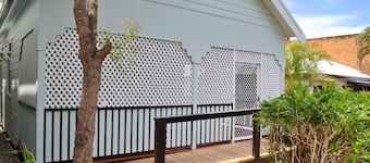 Rockleigh - walk to the beach - Bring your own linen