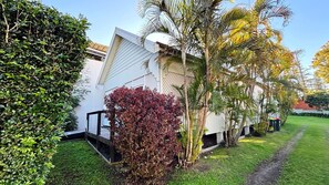 Property grounds - Rockleigh - walk to the beach - Bring your own linen (SOUTH WEST ROCKS)