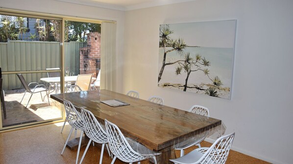 Dining - Baybreeze - Close to the beach (SOUTH WEST ROCKS)