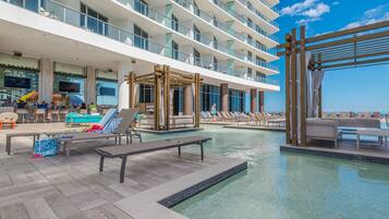 Outdoor pool, free cabanas, pool umbrellas