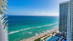 A high-rise hotel with a pool and beach view. - Private Ocean Condos - Hyde Beach Resort (Hollywood)