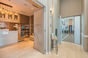 Salle de soins pour les couples, soins du corps, hydrothérapie