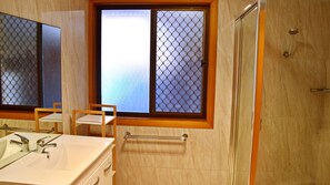 Shower, toilet paper - Seaview Townhouse 3 - walk to the beach (SOUTH WEST ROCKS)