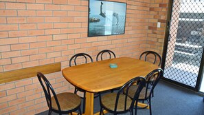 Dining - Cameo Court 2 - walk to the beach (SOUTH WEST ROCKS)