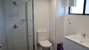 Shower, toilet paper - Cameo Court 2 - walk to the beach (SOUTH WEST ROCKS)