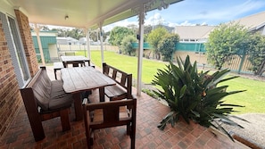 Outdoor dining - Mountain View Hat Head (HAT HEAD)