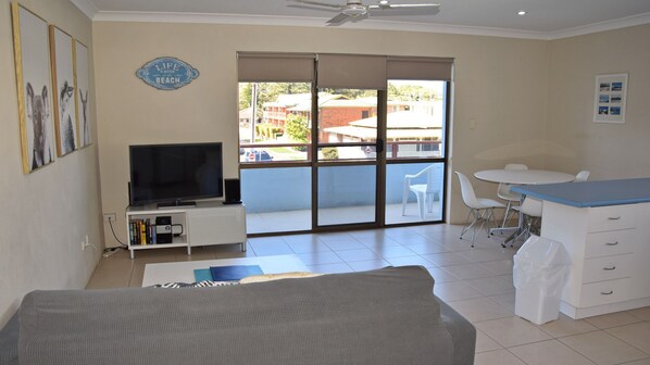 Televisión y reproductor de DVD 