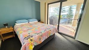 2 bedrooms - Northpoint Apartment 5 - Beach Front - Bring your own linen (SOUTH WEST ROCKS)