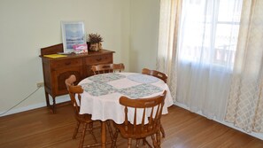 Dining - Chalkers Unit - close to golf course (SOUTH WEST ROCKS)