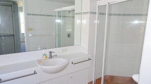 Shower, toilet paper - Ocean Shores Apartment 15 - Bring your own linen (SOUTH WEST ROCKS)