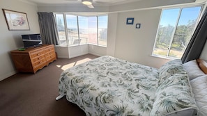 3 bedrooms, internet - Ocean Shores Apartment 15 (SOUTH WEST ROCKS)