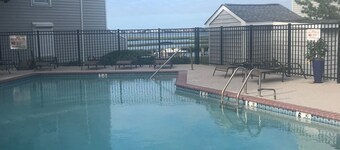 Fenwick Paradise Beach Villa-<br>Beautiful Bayfront  Condo .9<br>Miles From The Beach<br>