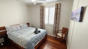 2 bedrooms, internet, bed sheets
