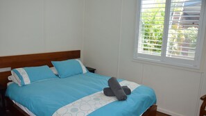 2 bedrooms, internet, bed sheets