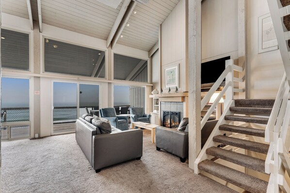 TV, fireplace, stereo