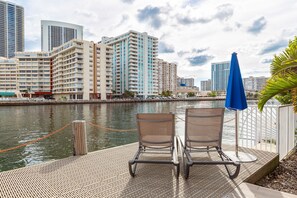 Sun deck - Private Ocean Luxury Condos at Beachwalk (Hallandale Beach)