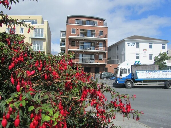 Exterior - Sea View Apartment situated on the seafront near the village Salthill (Galway)