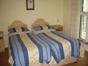 1 bedroom, iron/ironing board, WiFi, bed sheets - Sea View Apartment situated on the seafront near the village Salthill (Galway)