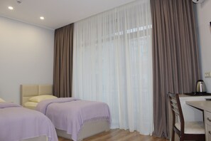 Luxury Triple Room | Living room | Flat-screen TV - Boutique Hotel 32 (Batumi)