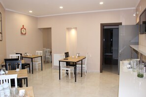 Desayuno buffet incluido todos los días 