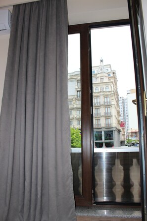 Superior Double or Twin Room | In-room safe, desk, soundproofing, iron/ironing board - Boutique Hotel 32 (Batumi)